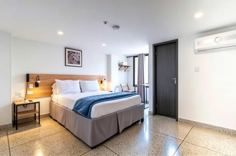 Bed, Photo of the whole room, Bedroom, Breakfast, air conditioner
