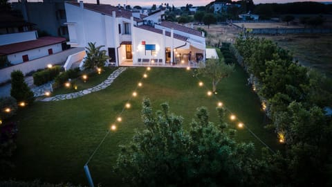 Property building, Bird's eye view, Garden, Garden view