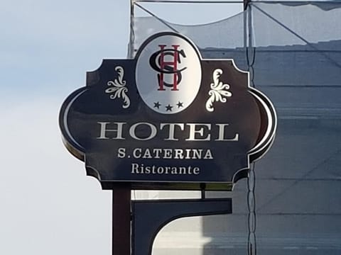 Facade/entrance, Property logo or sign