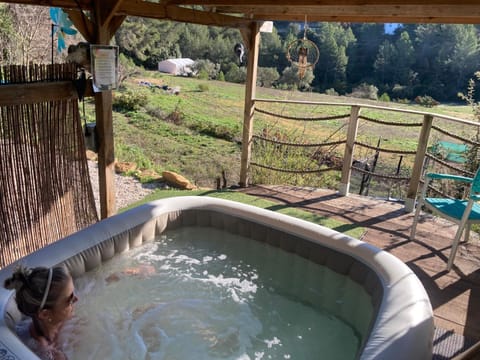 Arche de Noé atypique, bohème , nature, piscine chauffée de Pâques à Toussaint , spa , sauna , loisirs Bed and Breakfast in Le Beausset