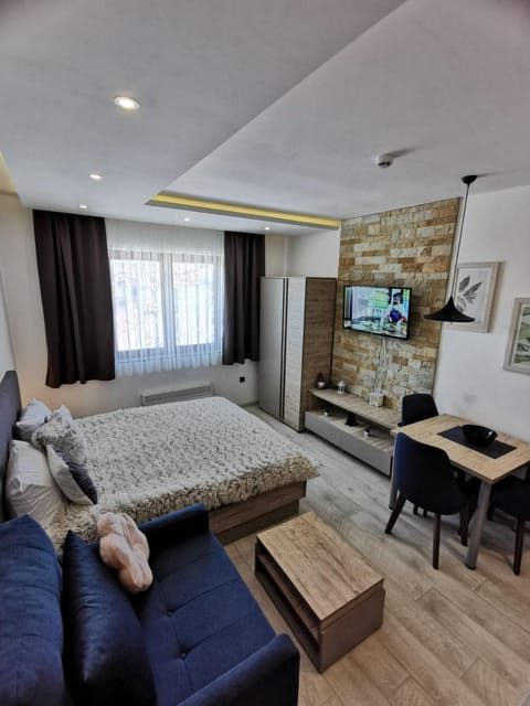 TV and multimedia, Living room, Seating area, Bedroom