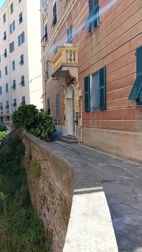 Property building, Neighbourhood