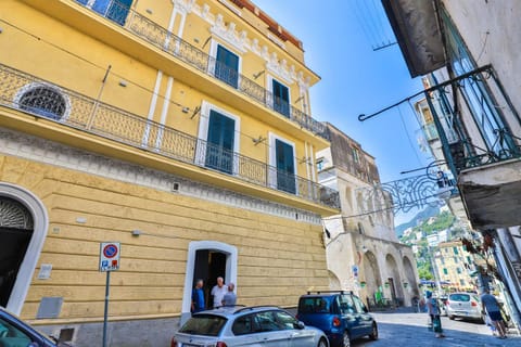 Neighbourhood, Street view