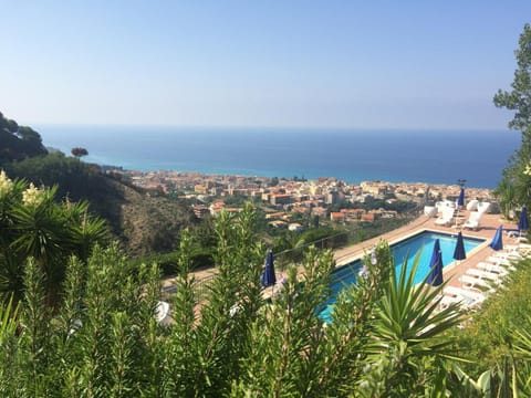 Garden, View (from property/room), Swimming pool