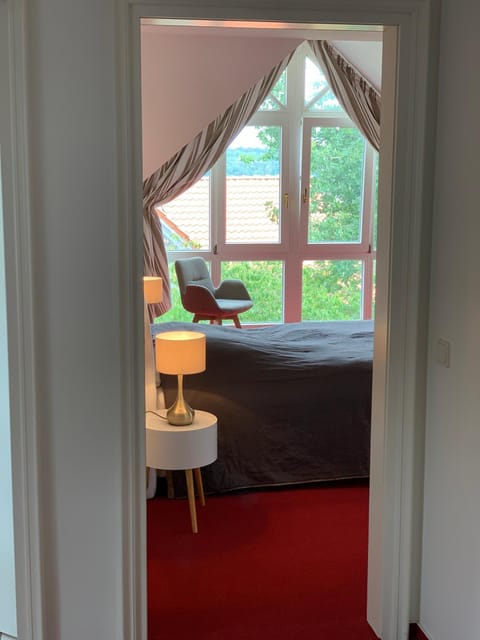 Bed, Bedroom, Garden view