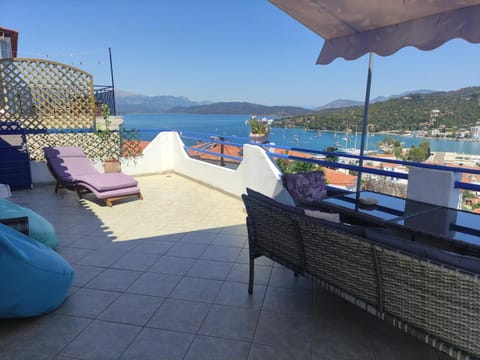 Natural landscape, View (from property/room), Balcony/Terrace, Seating area, Mountain view, Sea view