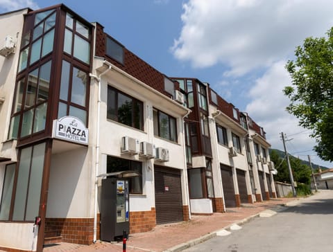 Property building, Neighbourhood, Street view