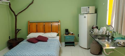 Bed, Coffee/tea facilities, Kitchen or kitchenette, Photo of the whole room, Bedroom