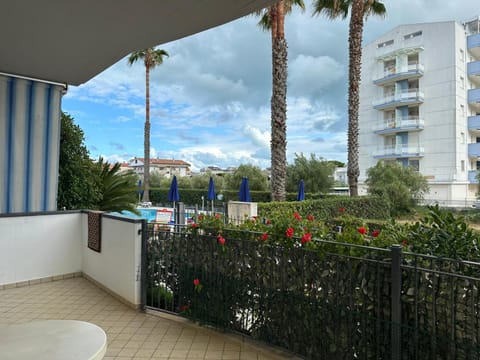 Balcony/Terrace, Garden view