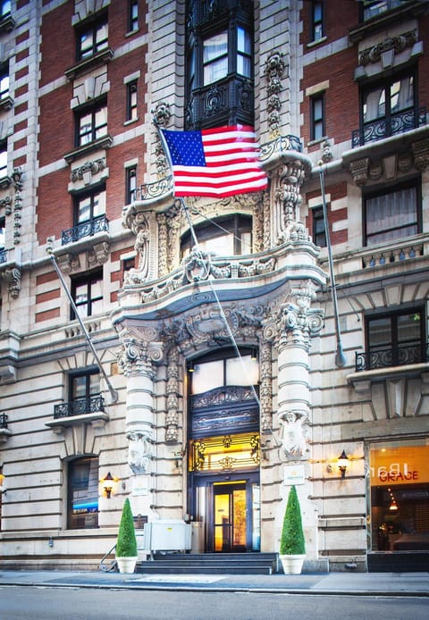 Facade/entrance