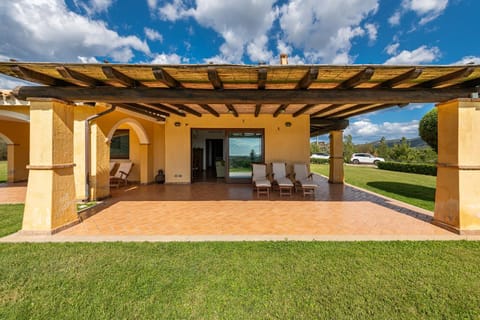 Patio, Facade/entrance