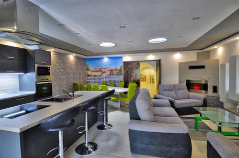 Communal lounge/ TV room