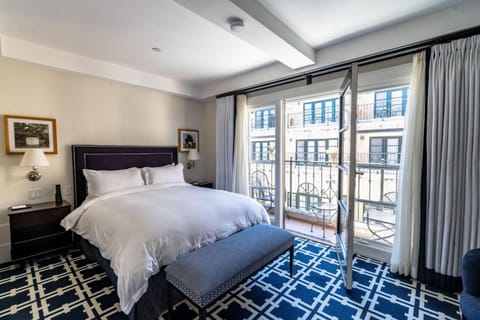 Bed, View (from property/room), Balcony/Terrace, Bedroom, Inner courtyard view