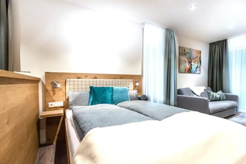 Bed, Living room, Photo of the whole room, Seating area, Bedroom