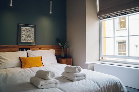 View (from property/room), City view, Street view, group of guests, Family