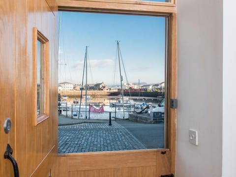 The Captain's Bank Apartment in Porthmadog