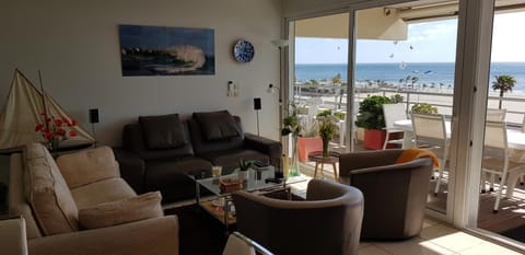 Living room, Sea view