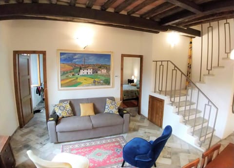 The AERIE - IL NIDO DELL AQUILA - central 8bd recentely renovated Apartment in Siena
