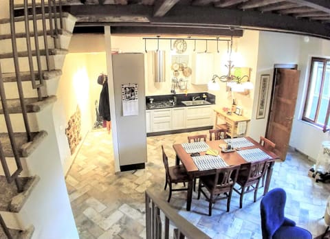 The AERIE - IL NIDO DELL AQUILA - central 8bd recentely renovated Apartment in Siena