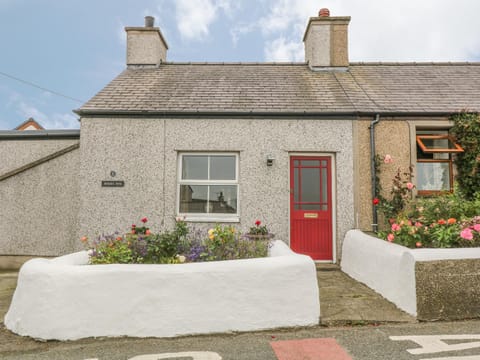 Simdda Wen Cottage House in Wales