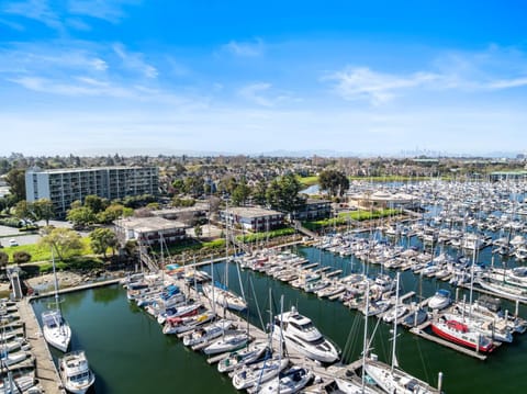 Nearby landmark, Bird's eye view, City view, Sea view, Location