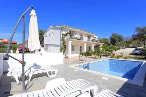 Swimming pool, Location, children, Family