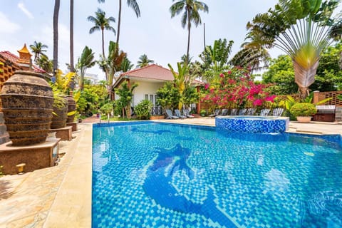 Swimming pool