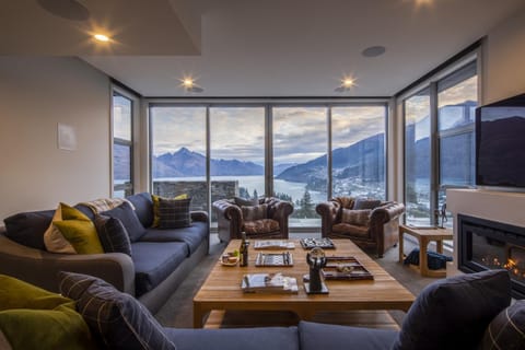 TV and multimedia, Living room, Seating area, Mountain view, fireplace