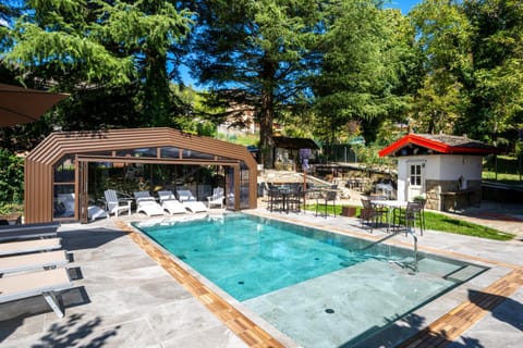 Spring, Garden, Pool view, Swimming pool