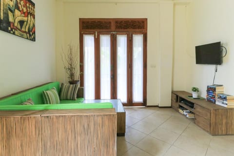 Communal lounge/ TV room, Living room, Seating area