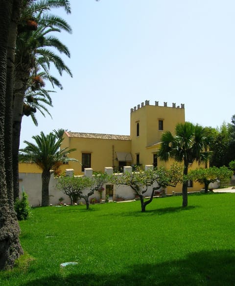 Facade/entrance, Garden, Garden view