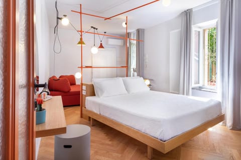 Bed, Other, Photo of the whole room, Decorative detail, Bedroom