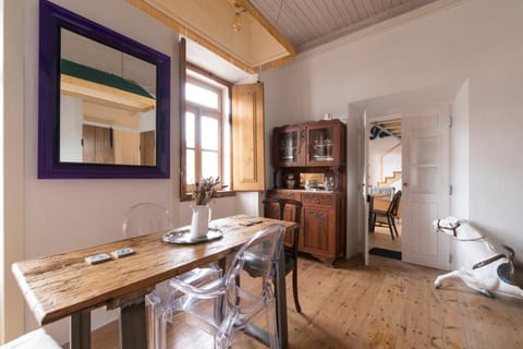Communal lounge/ TV room, Coffee/tea facilities, Living room, Food and drinks, Seating area