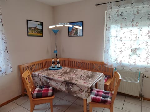 Seating area, Dining area