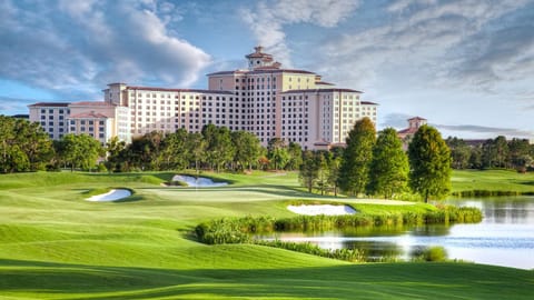 Property building, Natural landscape, Golfcourse, Lake view