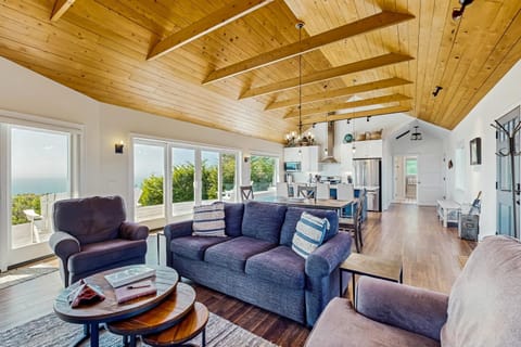 Albion Ridge Overlook House in Albion