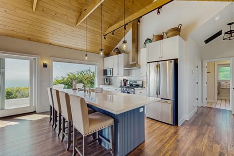 Albion Ridge Overlook House in Albion