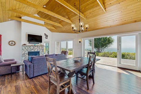 Albion Ridge Overlook House in Albion