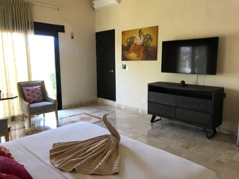 Bed, TV and multimedia, Photo of the whole room, Bedroom, air conditioner