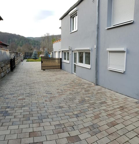 Property building, Patio, Facade/entrance