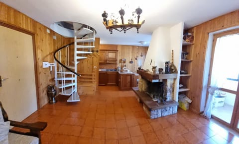 Kitchen or kitchenette, Living room, Seating area, Dining area, fireplace