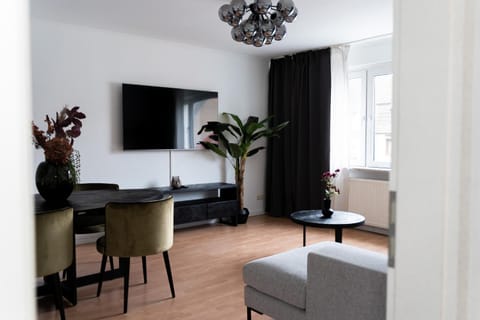 TV and multimedia, Living room, Seating area, Dining area