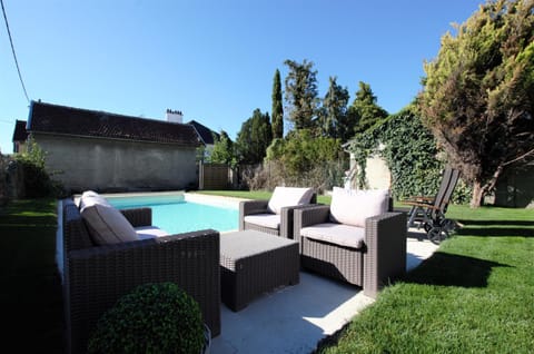 Property building, Swimming pool, Swimming pool