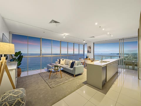 Balcony/Terrace, Kitchen or kitchenette, Living room, Dining area