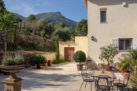 Facade/entrance, Mountain view