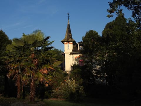 Facade/entrance, Garden