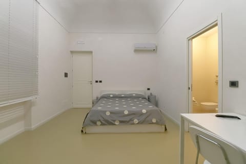 Photo of the whole room, Bedroom, air conditioner