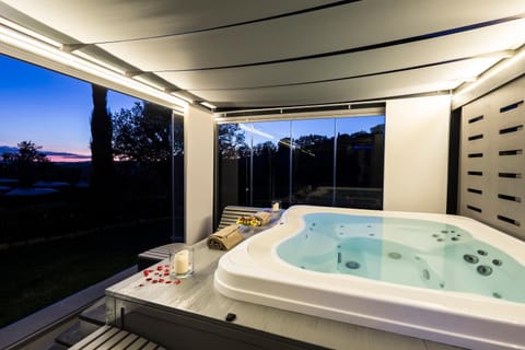 Hot Tub, Sauna, Solarium, Steam room, Sunset, Open Air Bath