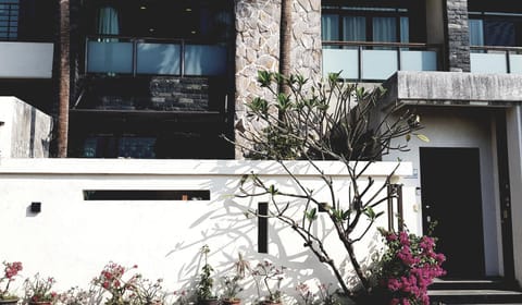 Property building, Facade/entrance