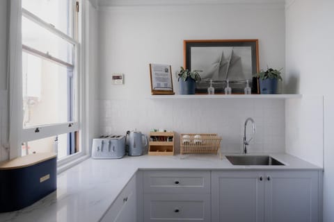 Kitchen or kitchenette, Kitchen or kitchenette